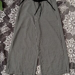 Max Studio- Cropped,  Wide legged Trousers